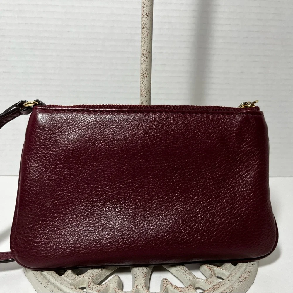 MICHAEL KORS LEATHER WRISTLET FULTON BAG